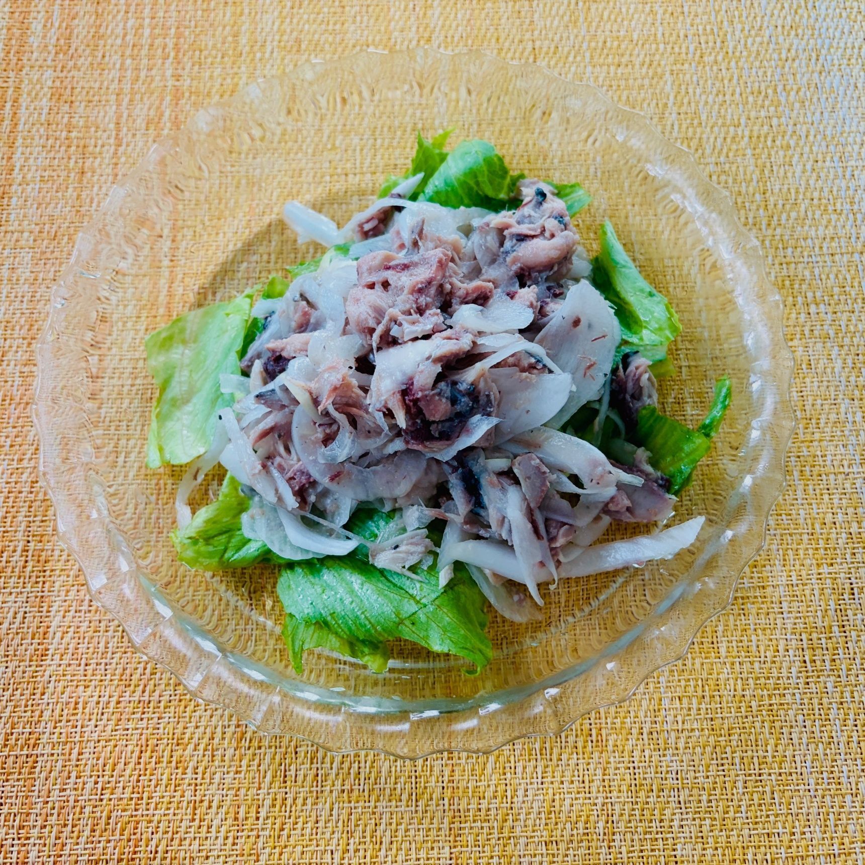 さっぱり感がたまらない！新玉ねぎとさば缶のポン酢和え