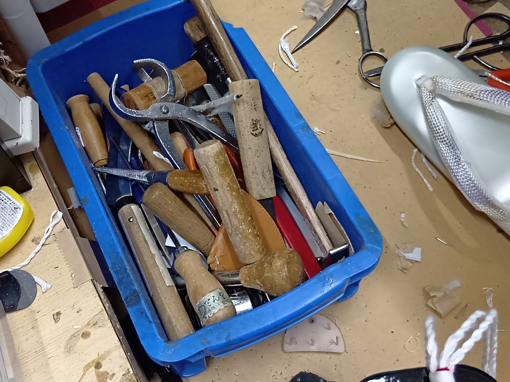 すぐに、店内で、草履を手作りしていただけます！