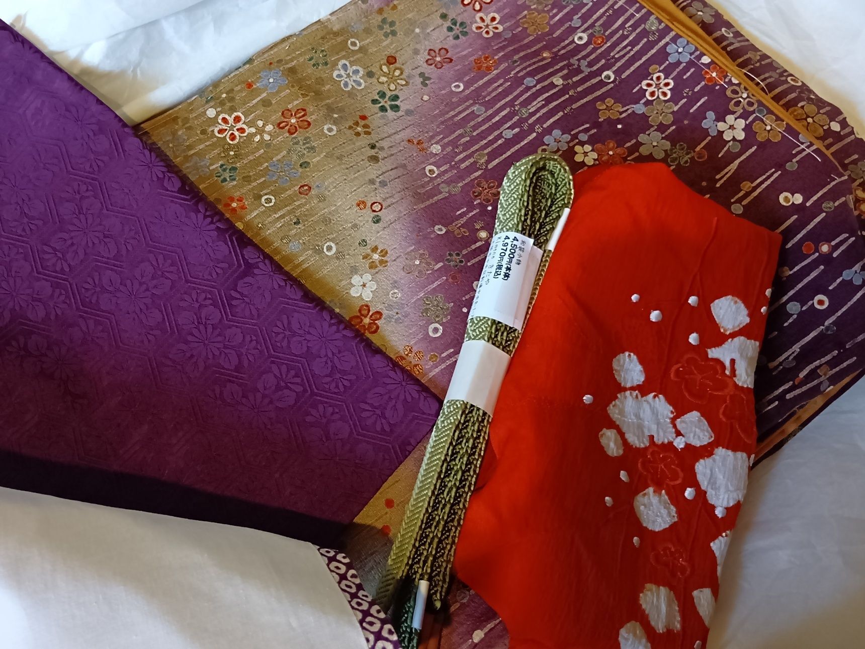 実際に自分に似合うかどうかは、着てみないと分かりませんが、今からとても楽しみです。