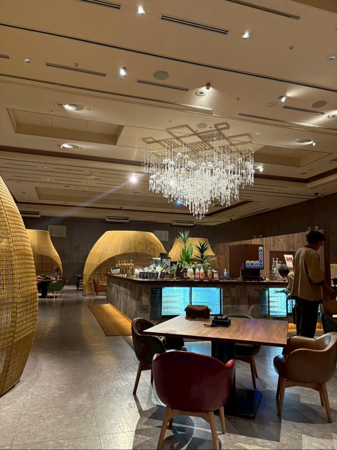 夕食と朝食はすべてビュッフェスタイルで自分で持ち運びます。