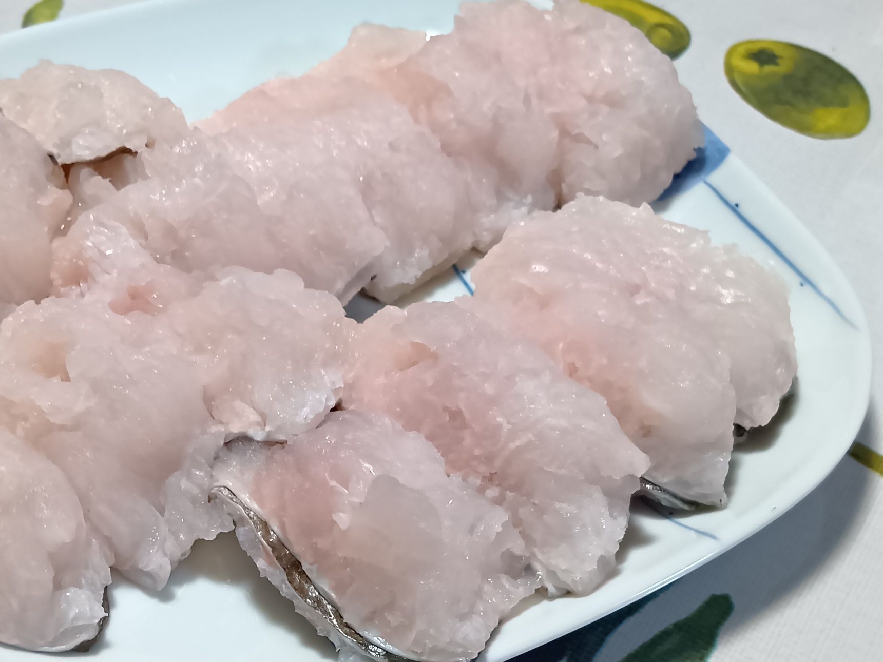 見てください！切り分けてみた切り身です。食べる前から、美味しいのが分かります。