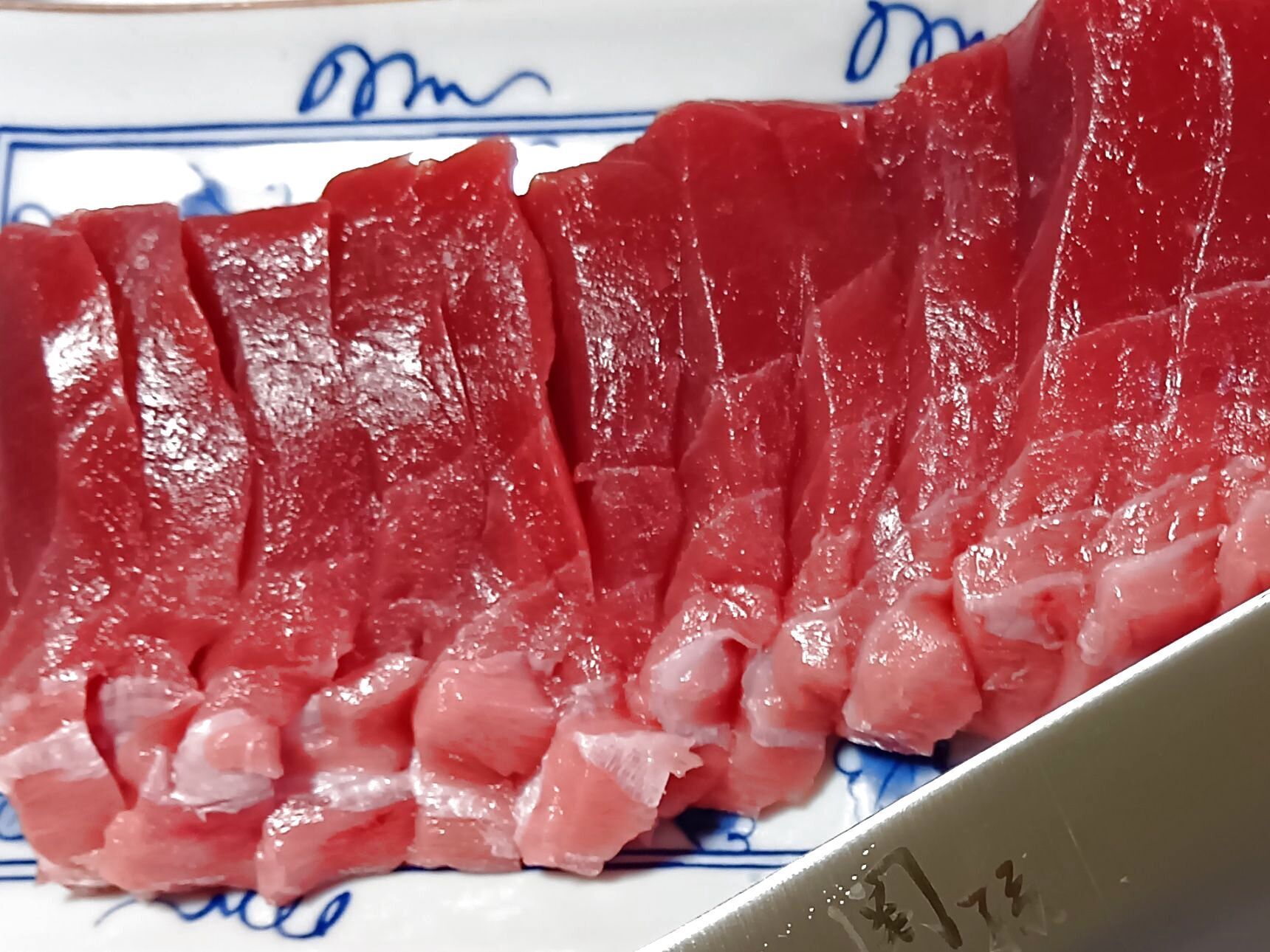 天然の本まぐろだけで、シンプルにまぐろ丼を作ります。１０分で完成です！