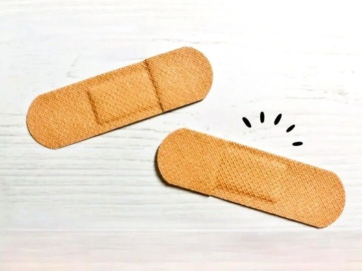 絆創膏に切れ込みを入れるだけで…?→ピタッとくっついてもう剥がれません♪【便利ワザ】