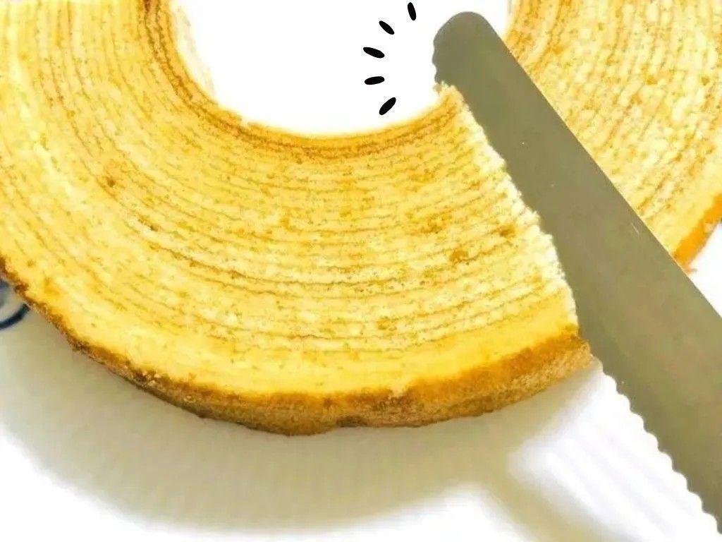 「バウムクーヘン」は扇形に切りません。本場ドイツ流"本当に美味しい"切り方！次から絶対マネする♡