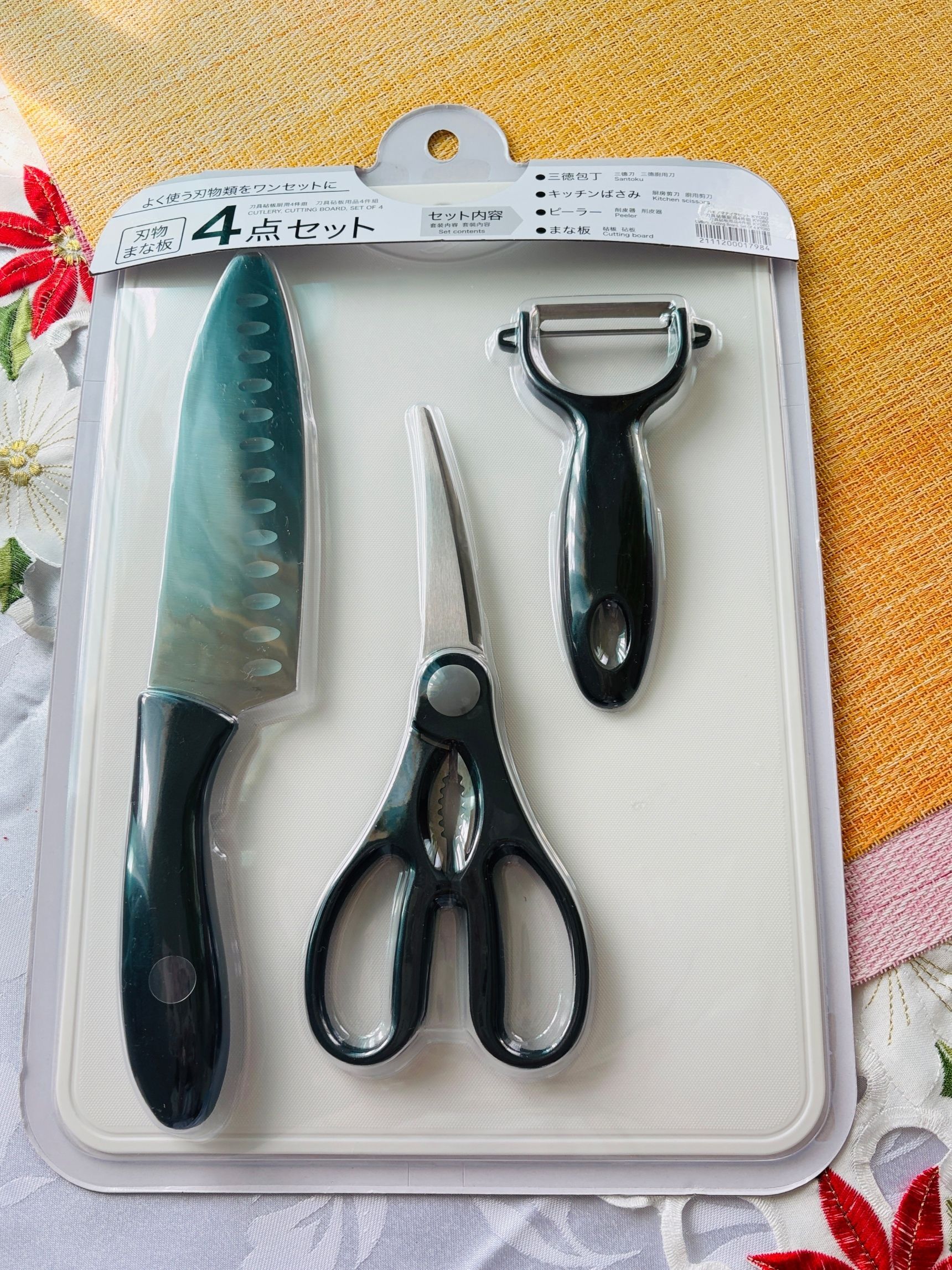 まな板の替え時！統一感のあるキッチン用品！切れ味もなかなか！