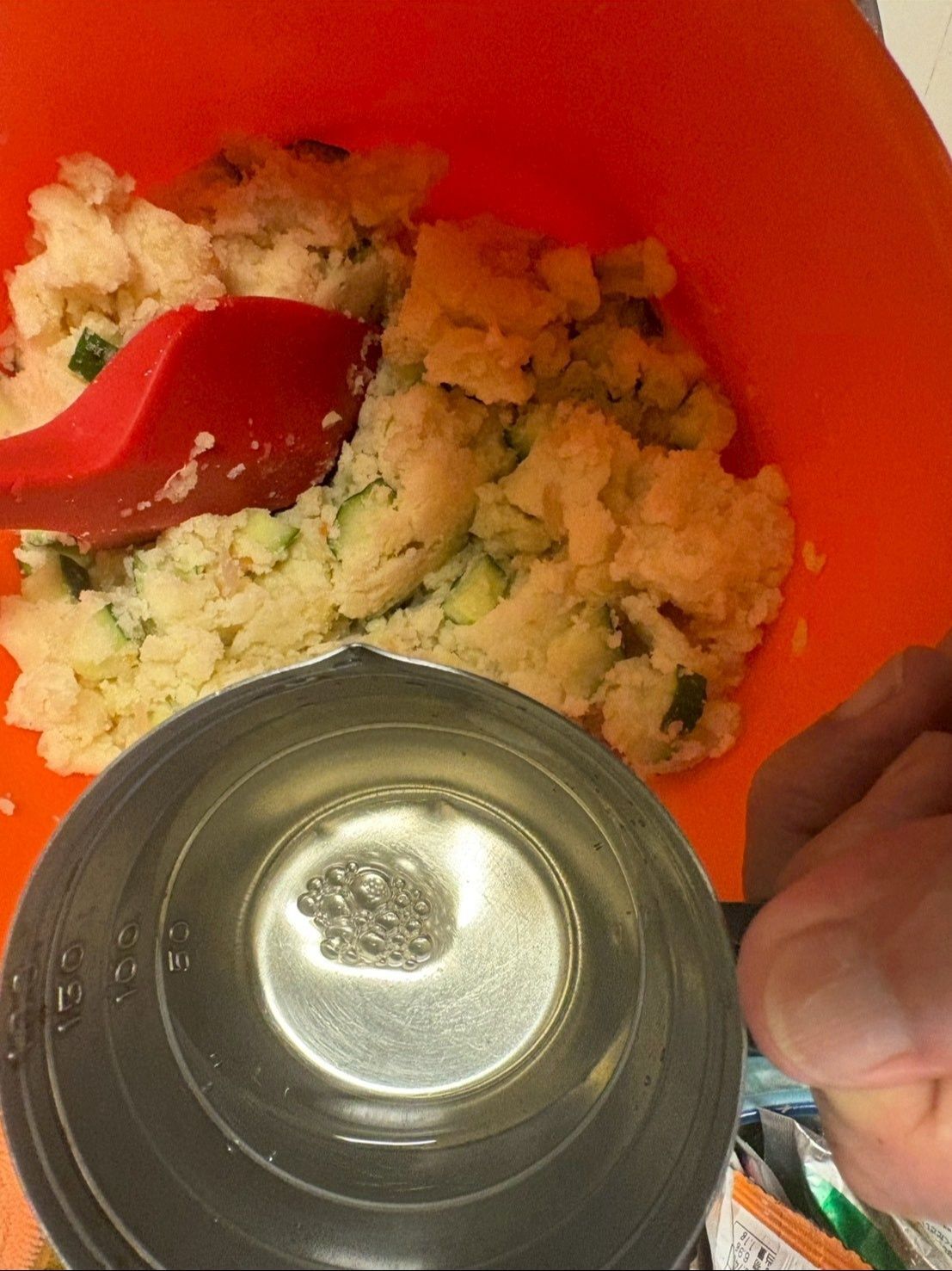 カンタン酢を加えます