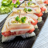 【サラダ】ハンバーガー風。新たまねぎとれんこんとトマトの冷製サラダ