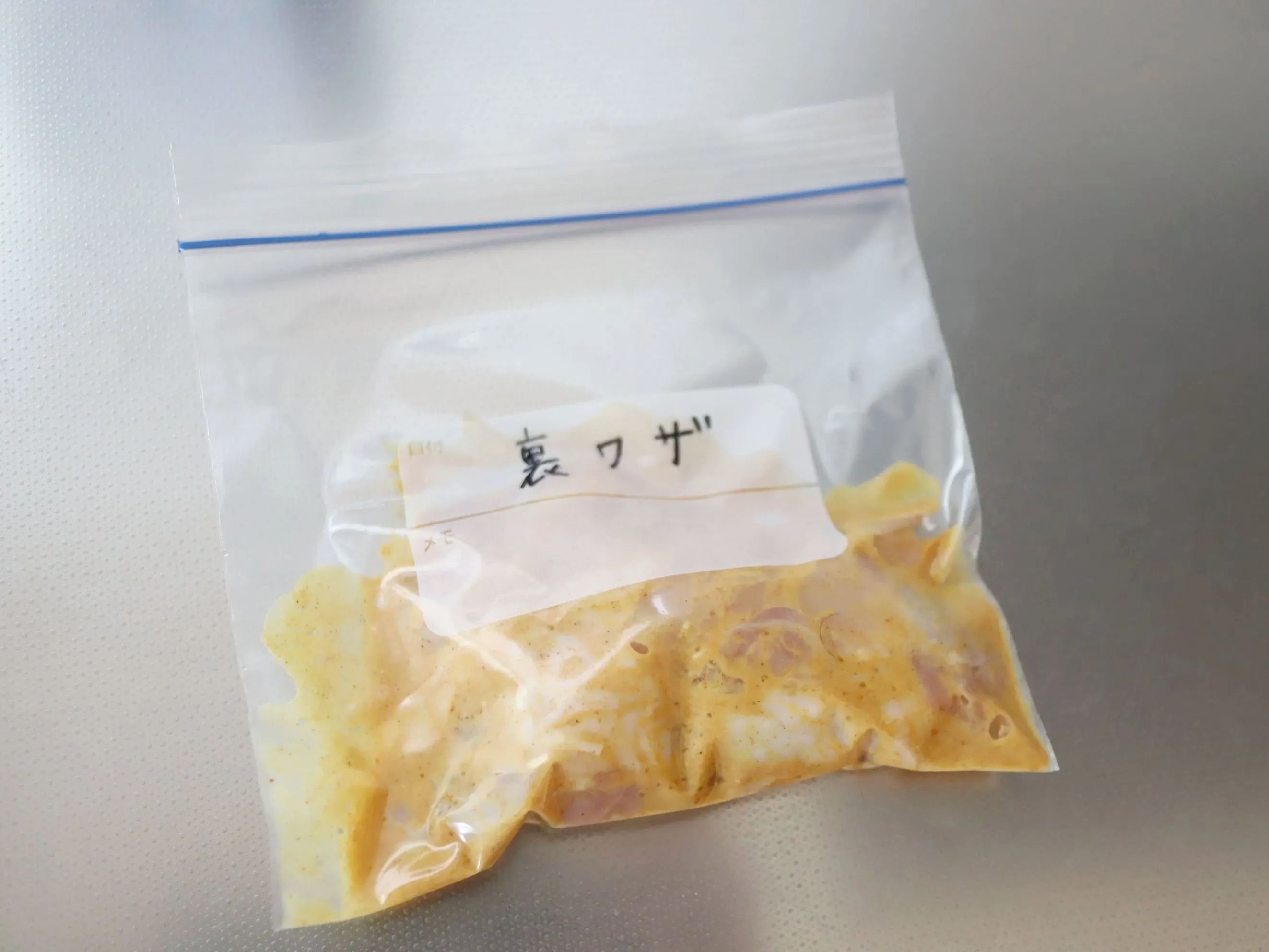 冷凍保存袋の「空気抜き」ラクすぎる神ワザ発見！もう押さなくていいんです♪