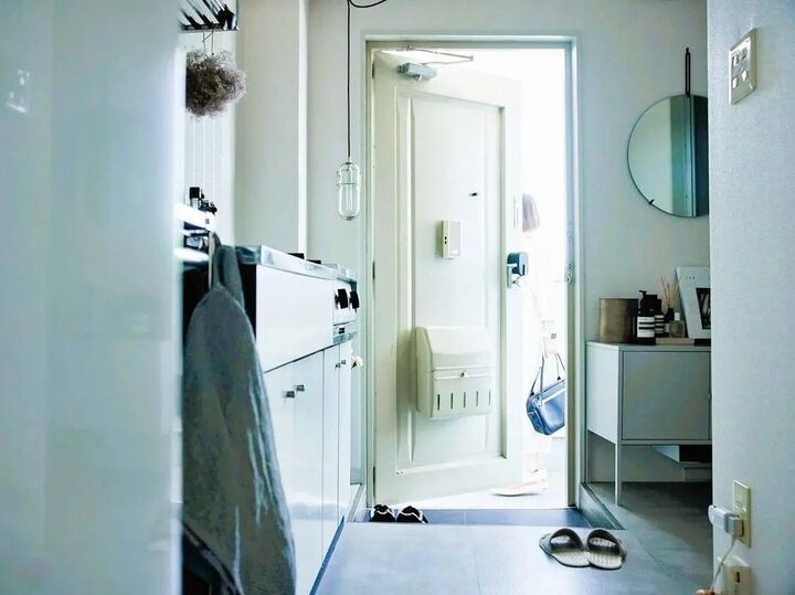 【40代の一人暮らし】25平米ワンルーム。限られた空間ですっきり暮らす「家具選び」と「収納」のコツ