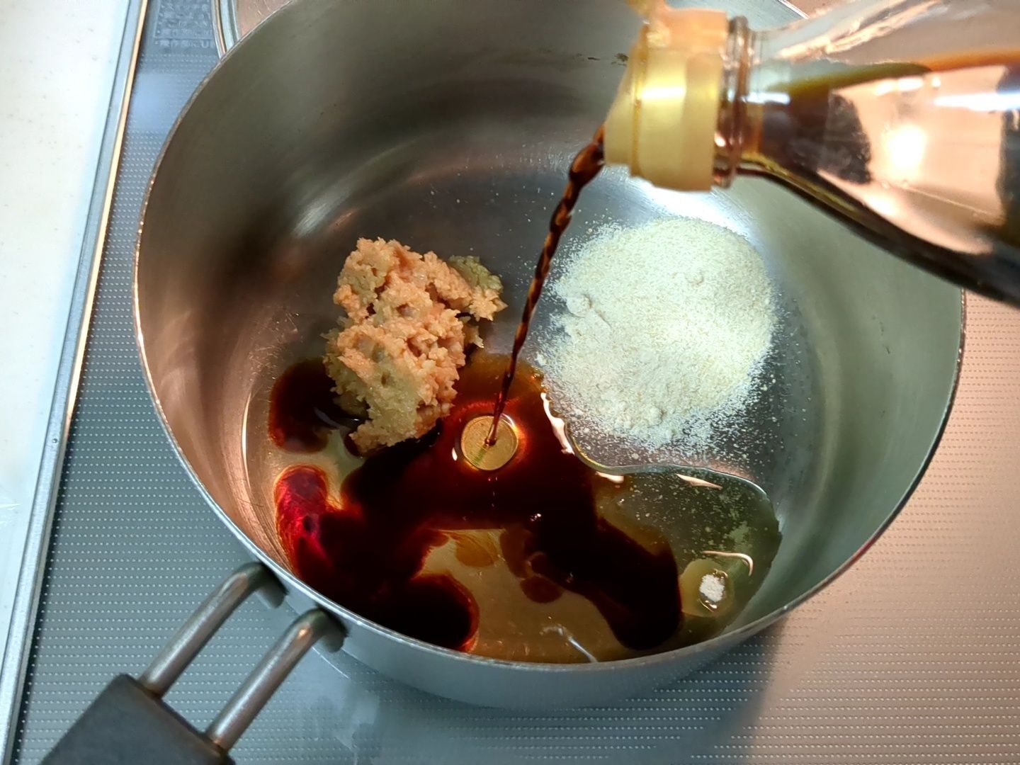 味噌煮のタレを合わせます