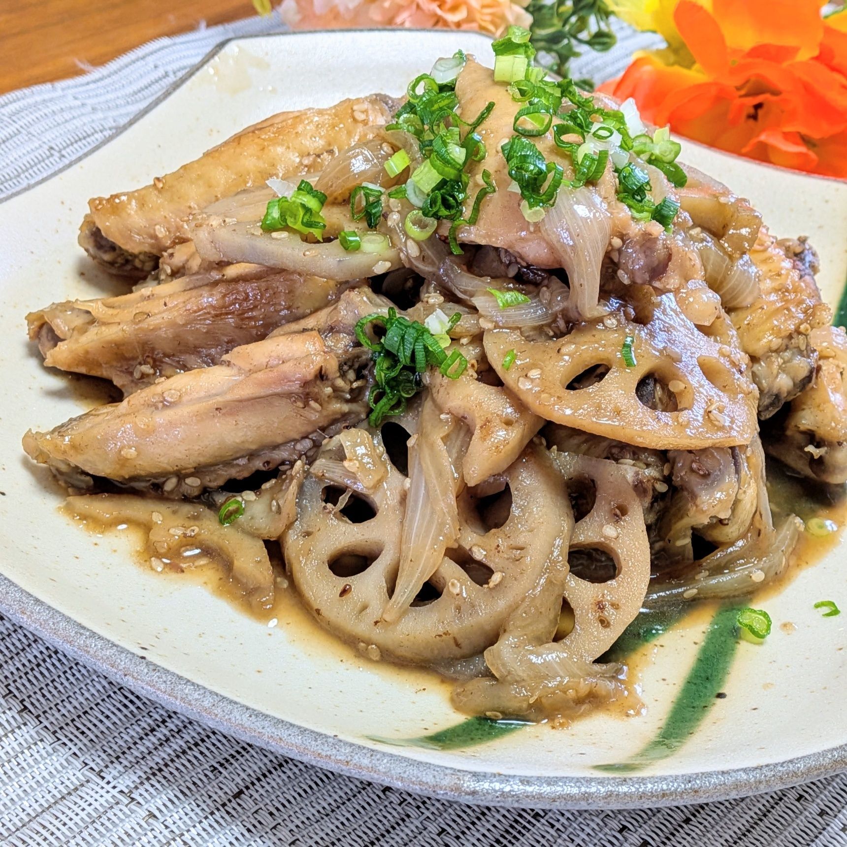 【砂糖、みりん不使用】新たまねぎとれんこんと鶏手羽中の照り煮