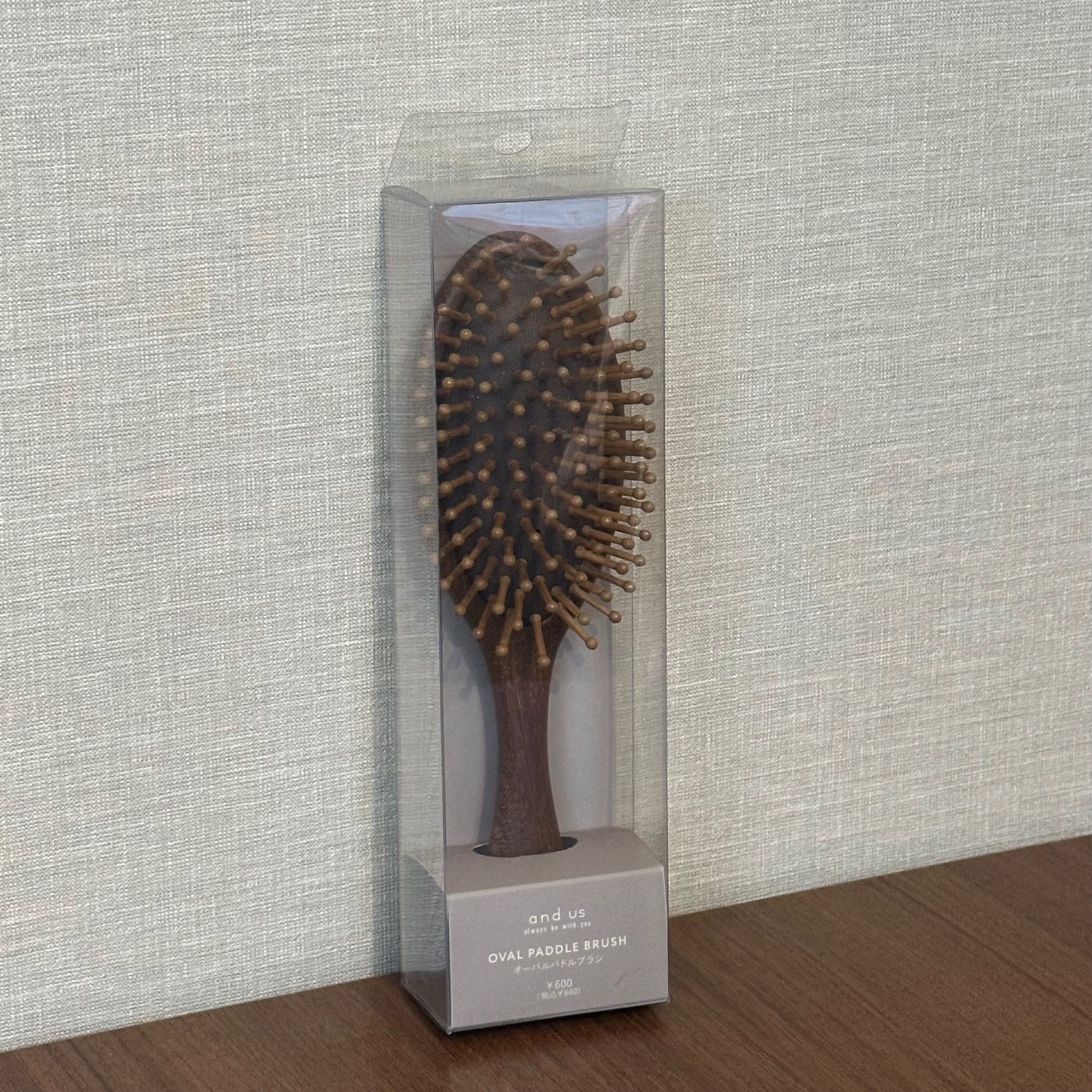 美容師も指摘するガチガチ頭皮に！【3COINS】ウッドブラシで始める抜け毛・たるみ対策