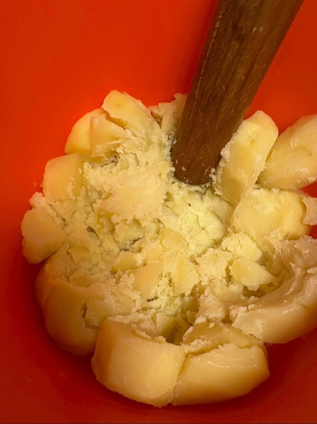 ボウルで潰します