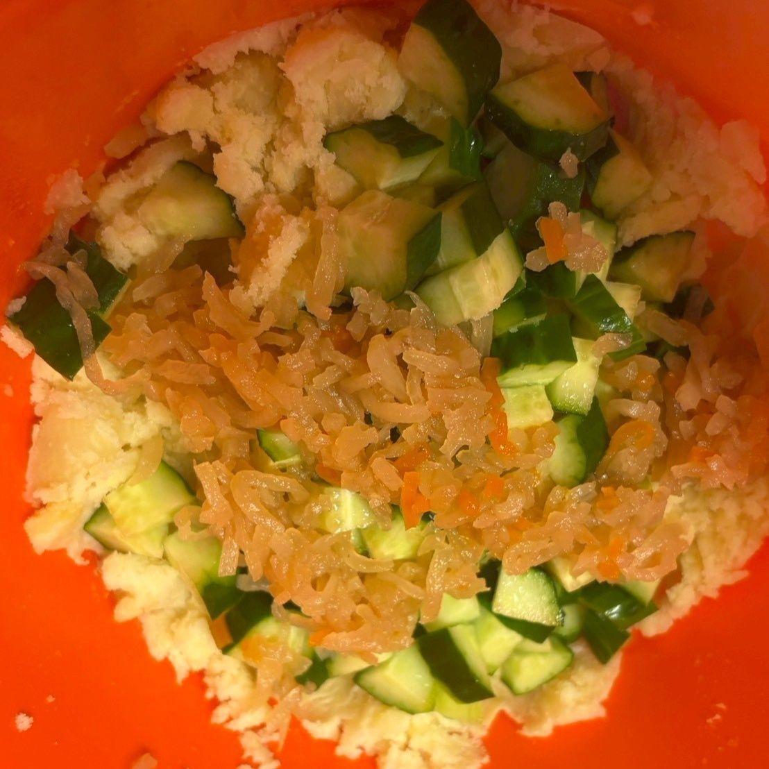 キュウリと切り干し大根を投入！