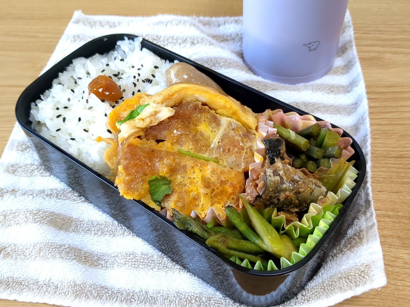 カツ丼の具を作り盛り付けます
