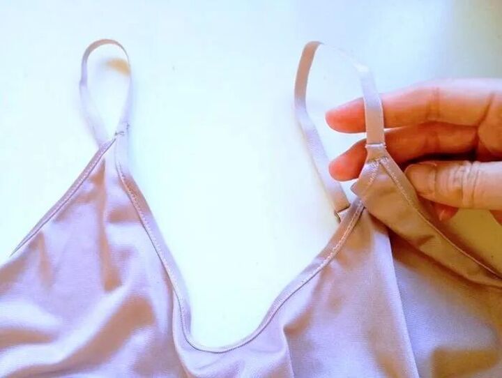 『キャミの肩紐がズリ落ちちゃう』問題はこの方法で解決!見た目も可愛くておすすめですよ♪