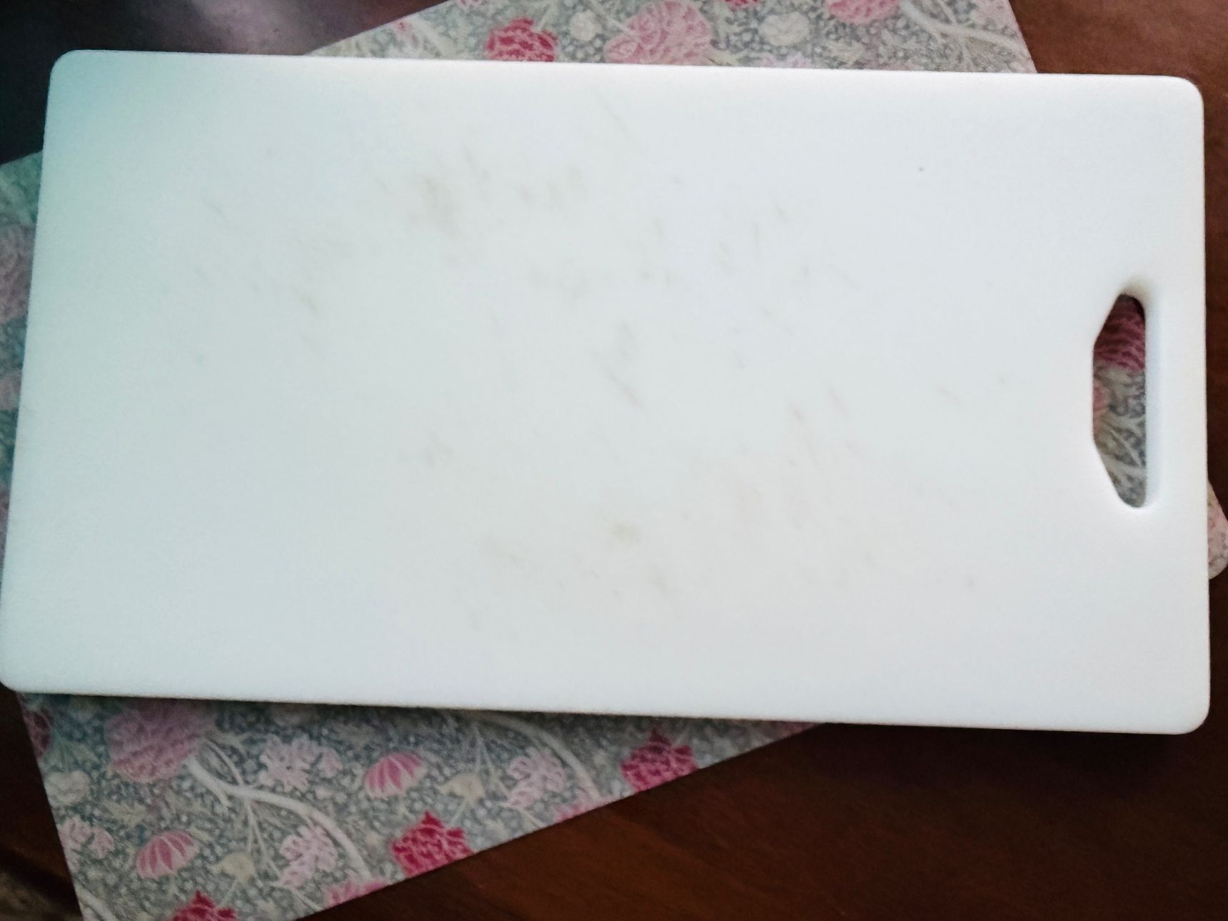 カビ！漂白剤に漬けても取れないまな板を処分