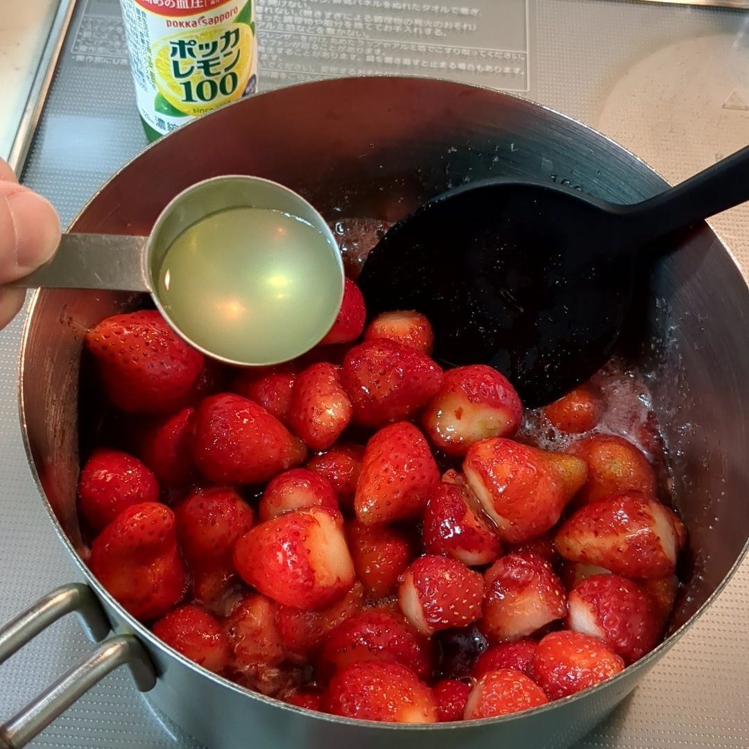 レモン汁を加えます