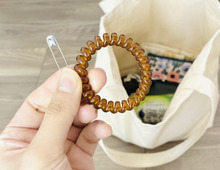 【もう倒れない】バッグの中で暴れるペットボトルに終止符！家にあるアレで専用ホルダーが作れる魔法の裏ワザ