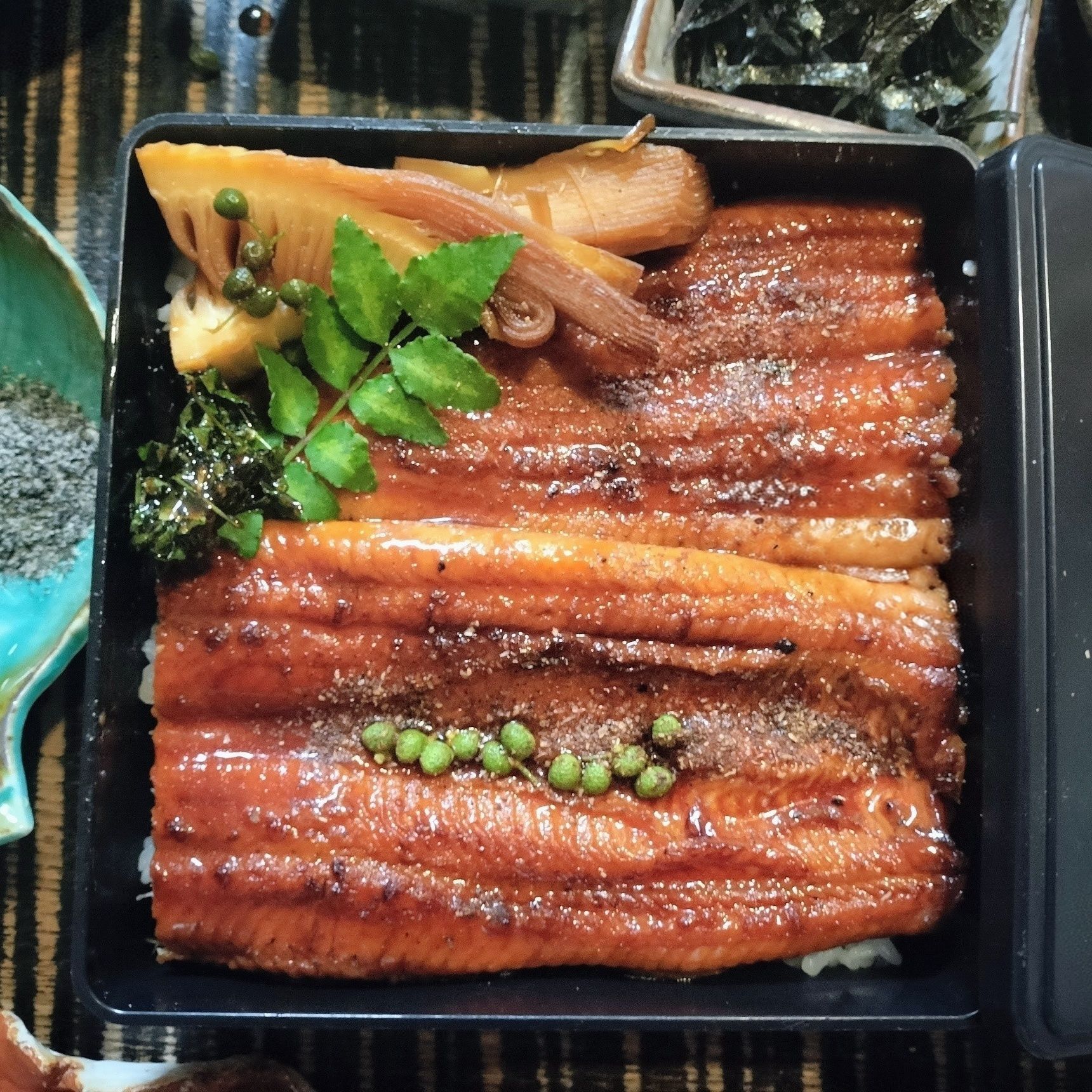 4月！季節限定！鰻重！山椒は5味！薬味6種と箸休め2種のせ！100均重箱！