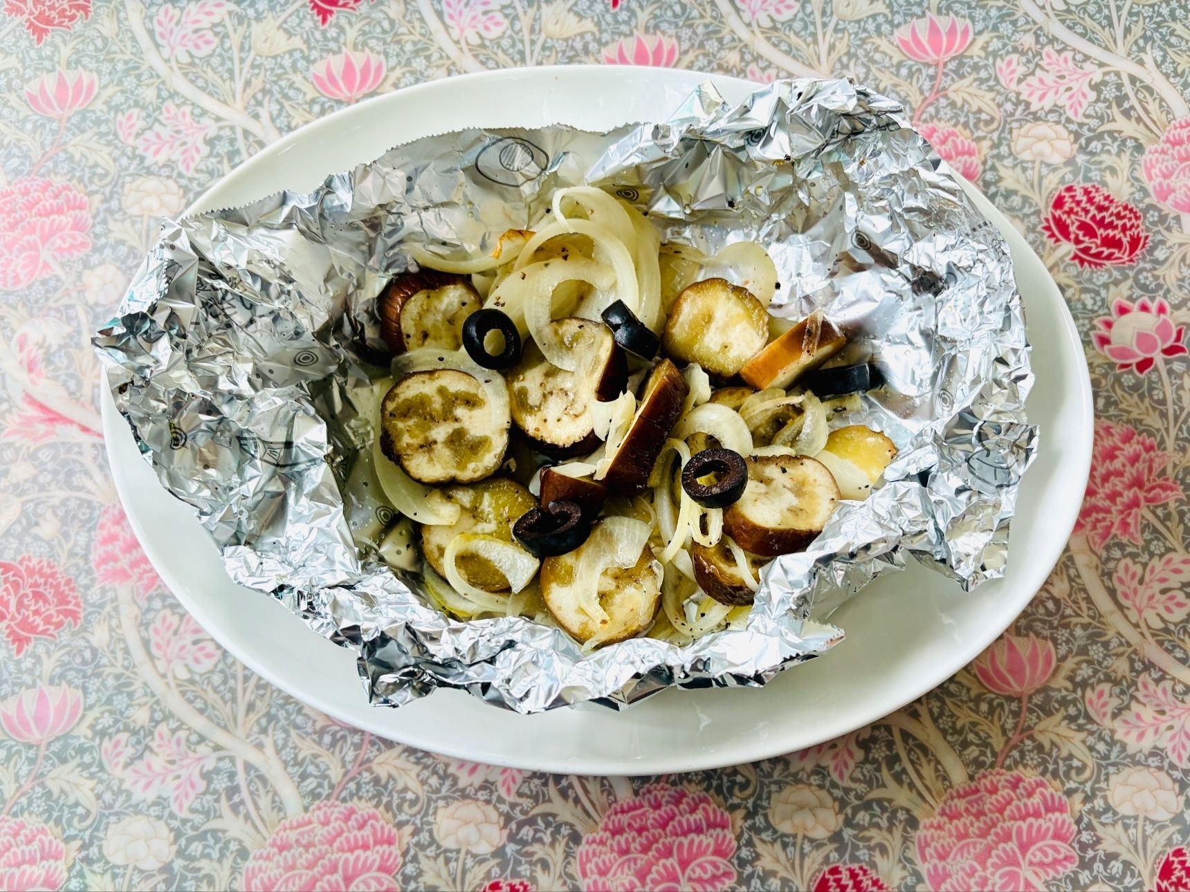 簡単でイケル！おつまみダイエットにも「新玉ねぎと茄子のオリーブオイルホイル焼き」