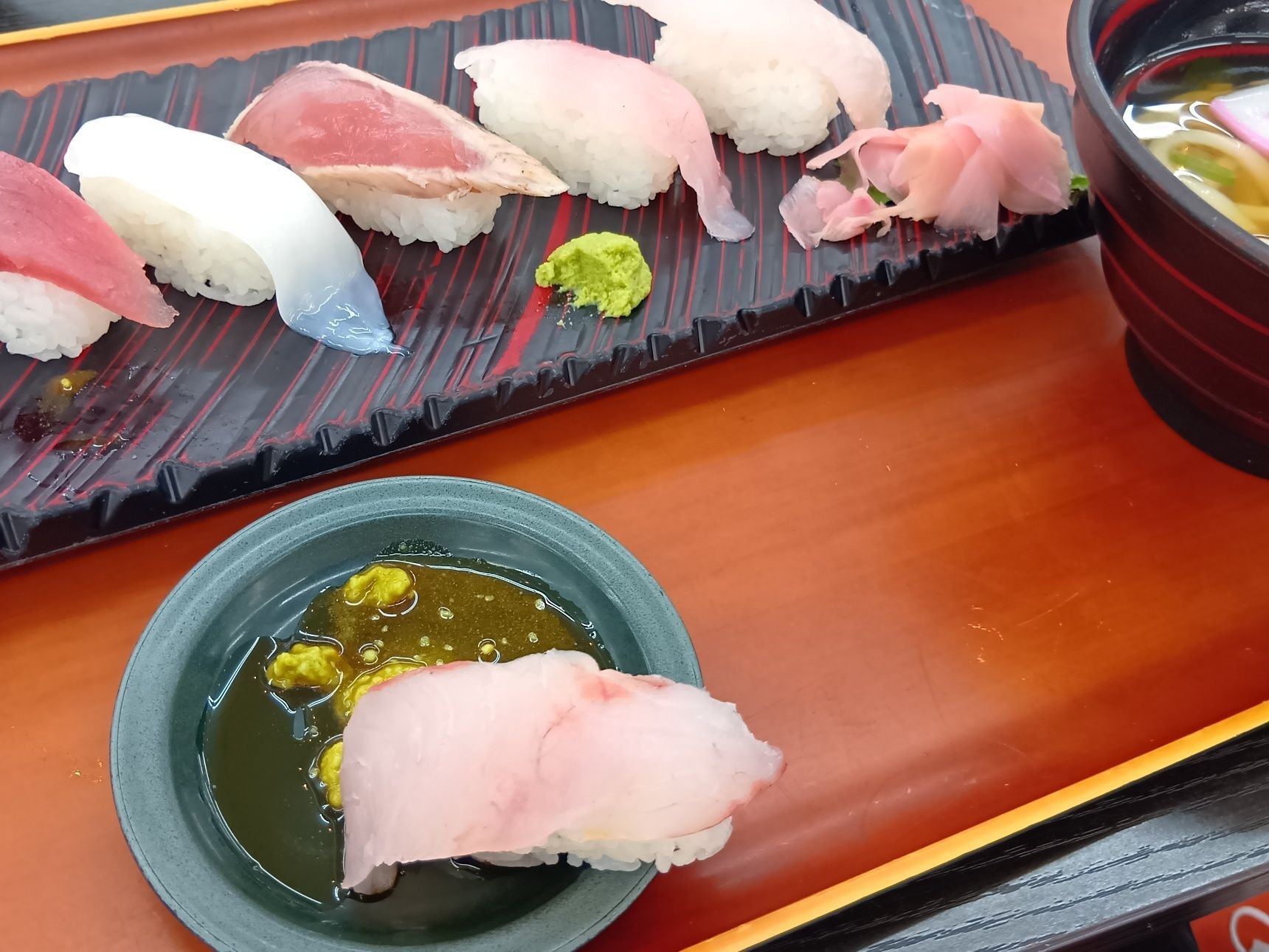 ネットで魚を調べつつ、ひとつひとつ味わっていただきました！こちらの天然魚は『イラ』！はじめて食べますし、はじめて知った魚です！