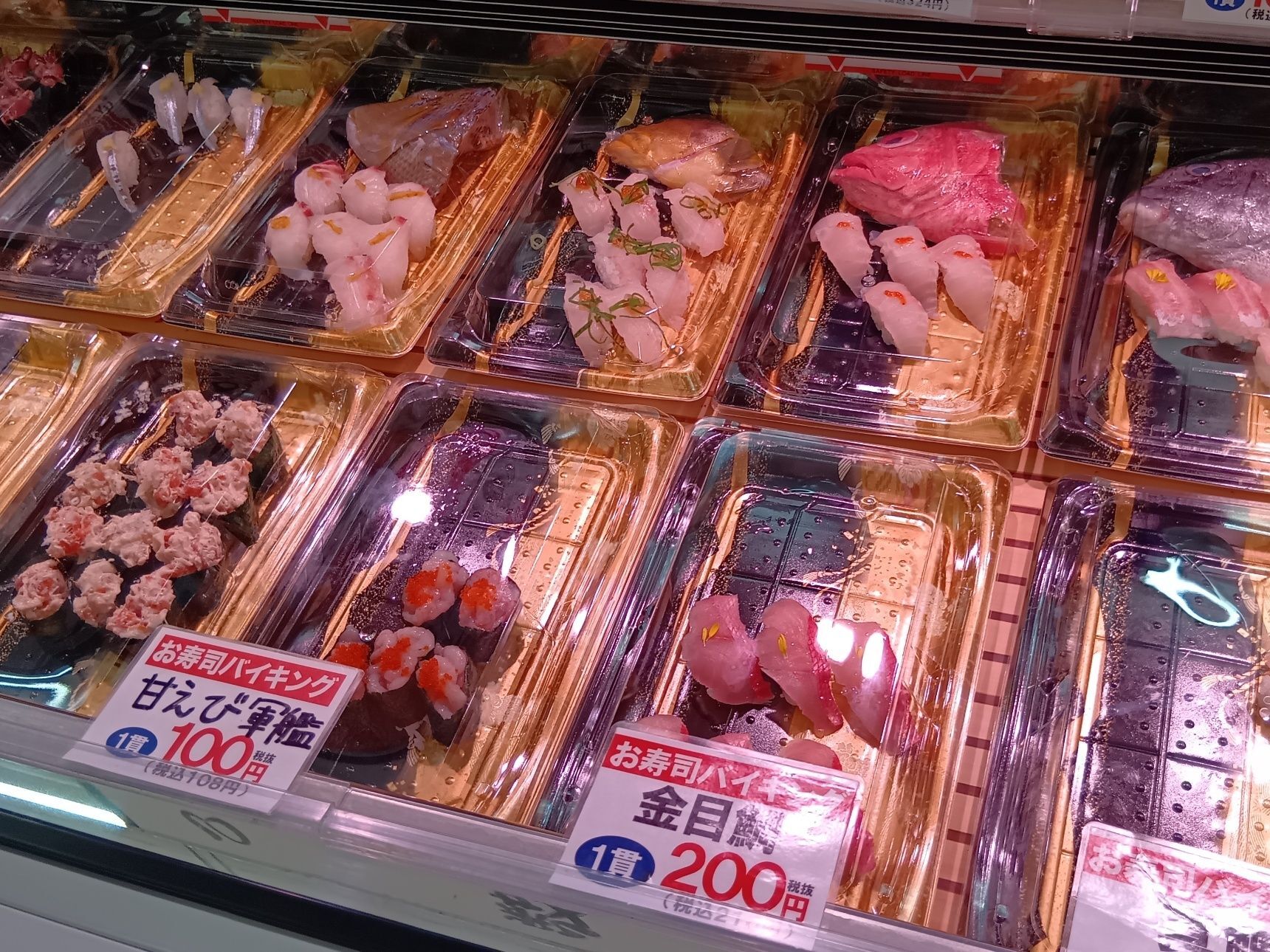 こちらのコーナーのお寿司が、フードコートに持つ込めるそうですよ！