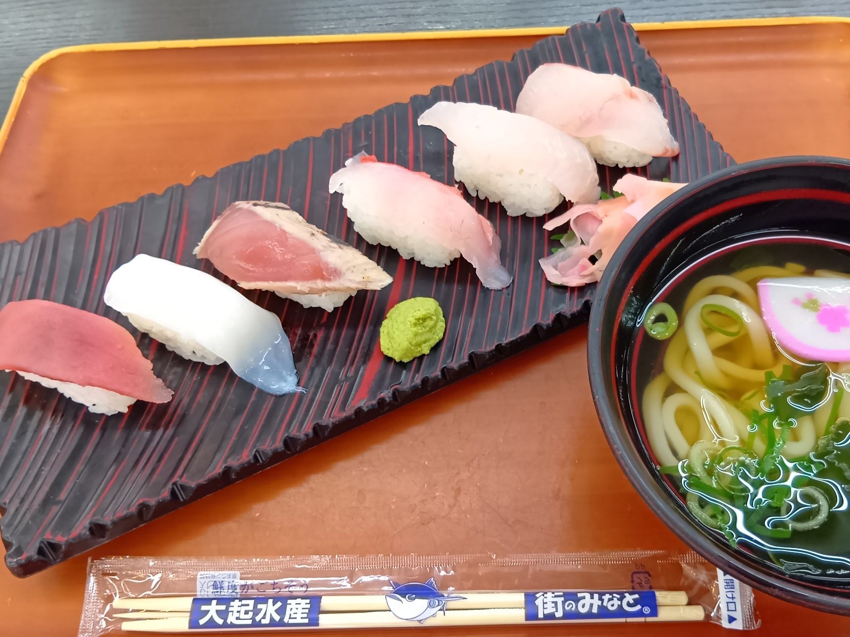こちらがね、私が食べるのを凄く楽しみにして注文してオーダーした『天然魚入りのにぎり寿司盛り合わせ6貫』！
