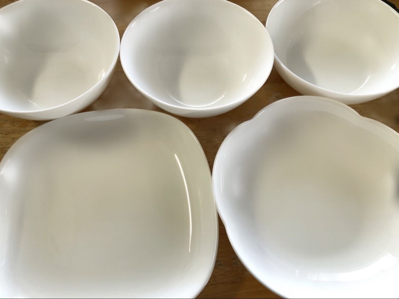 パッと食器棚を見て、見つけた歴代のお皿達