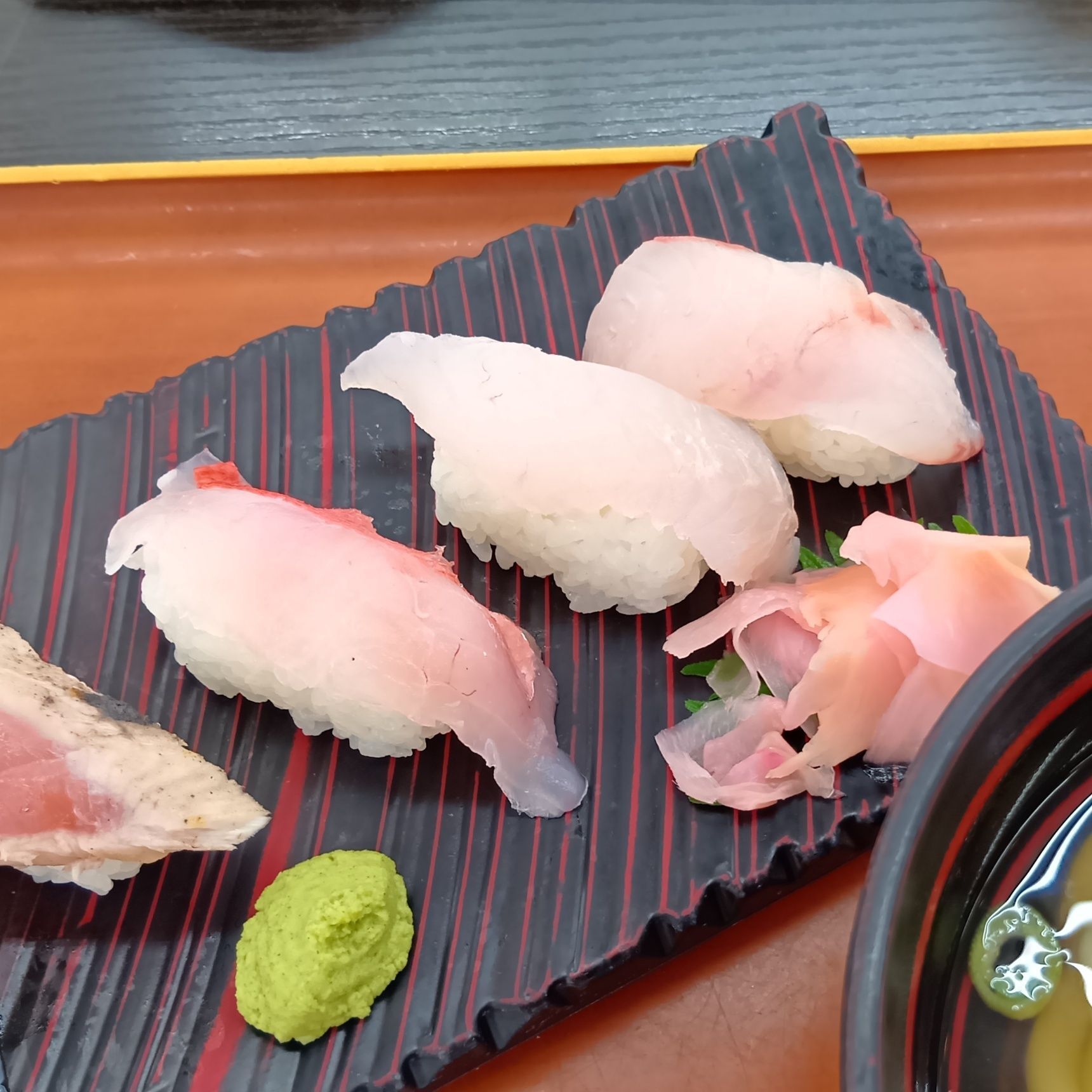 こちらね、堺のまぐろパークで天然魚入り寿司を注文した際に頂きましたよ！