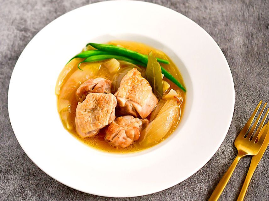 【鶏肉と玉ねぎのビール煮】便利な野菜だし使用！