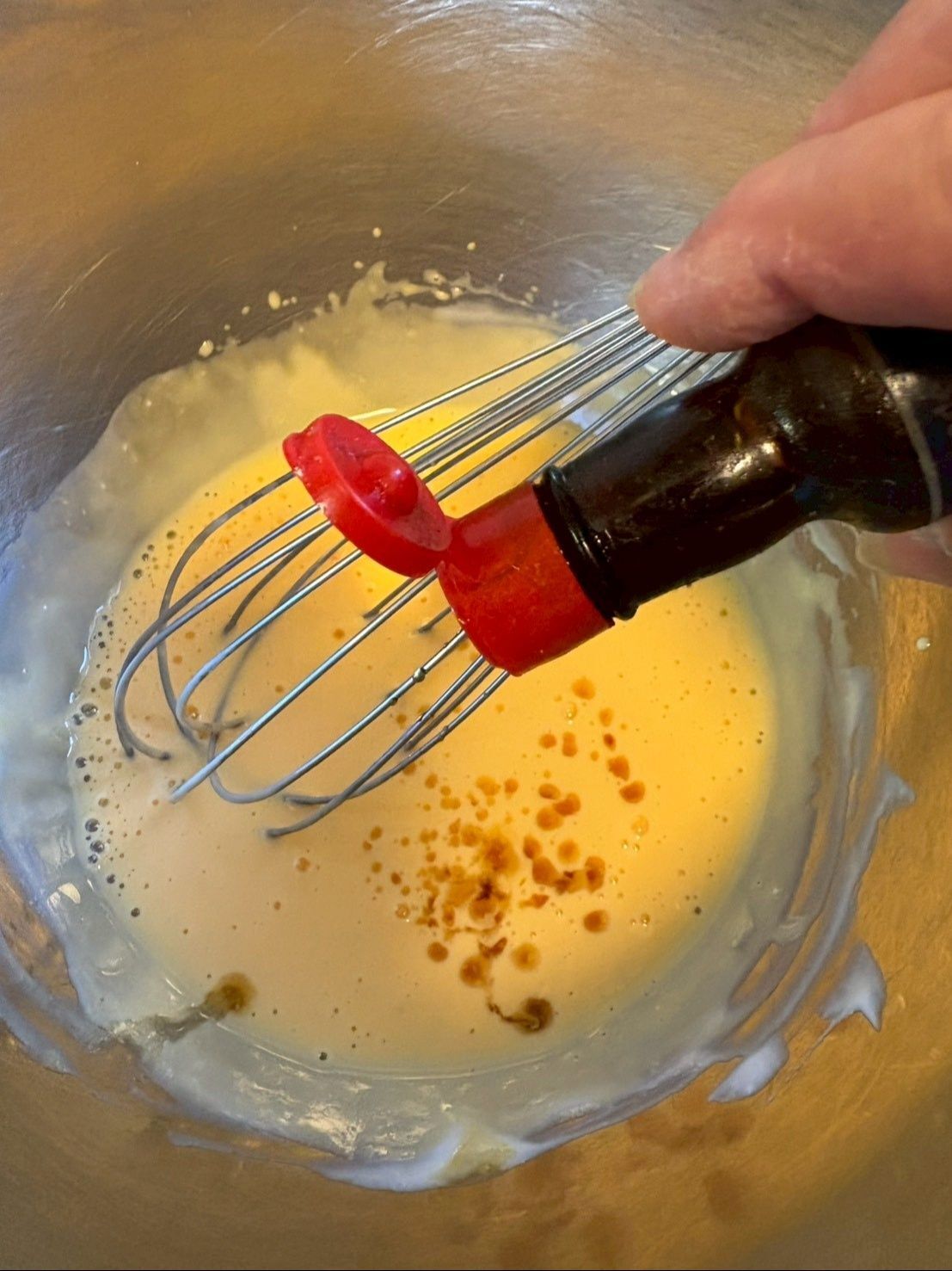 バニラオイルを少し多めに入れて混ぜてください