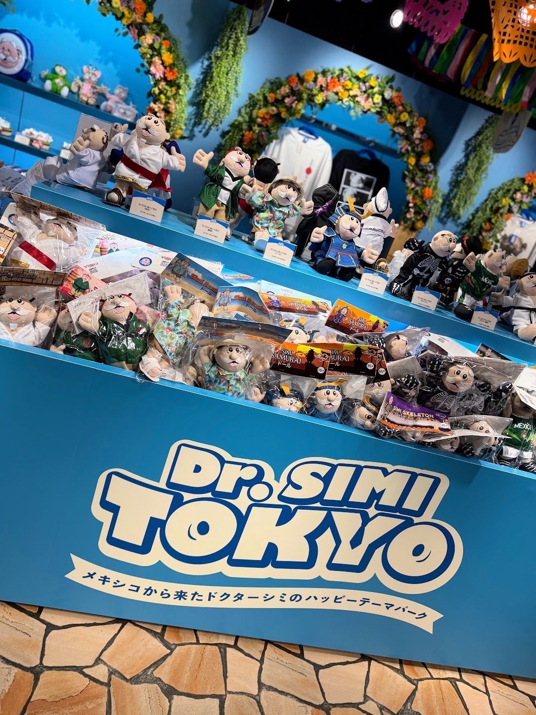 日本限定商品も買える！ショップフロア