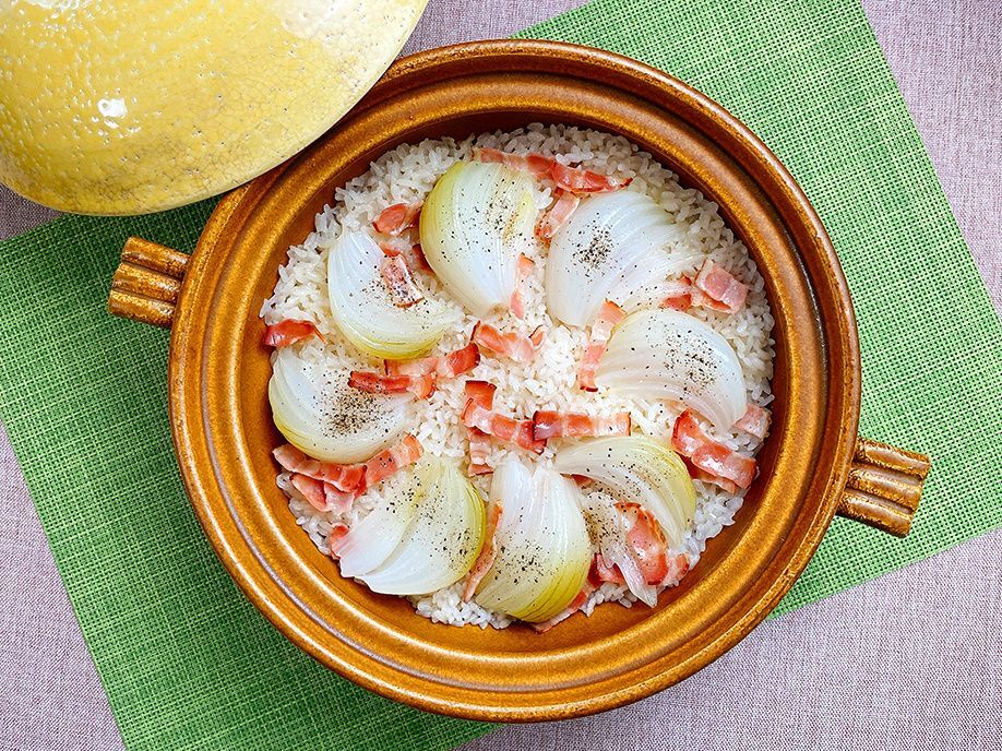 【新玉ねぎとベーコンの土鍋ごはん】便利な野菜だし使用！