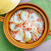 【新玉ねぎとベーコンの土鍋ごはん】便利な野菜だし使用！