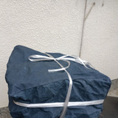 雨の日はバイクや自転車のかごはビニール紐でくくる