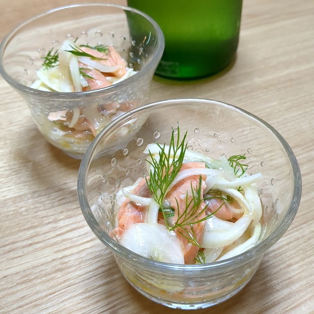 【白ワインに合う！】お財布にも優しい！サーモンと新玉ねぎのマリネ