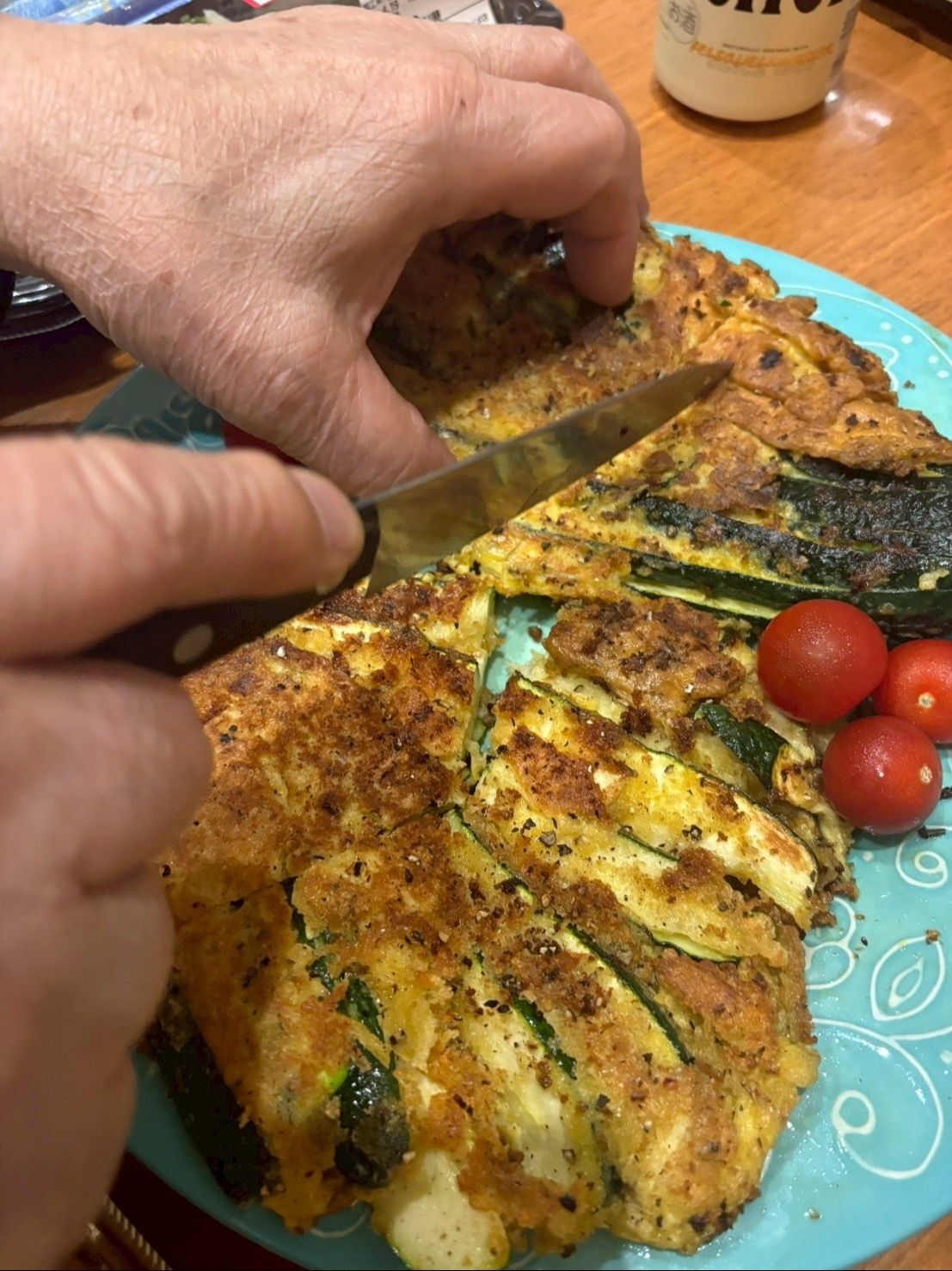 結局ナイフで小口に切って食べましたが…