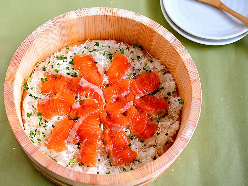 【サーモンの手こね寿司】便利な野菜だし使用！