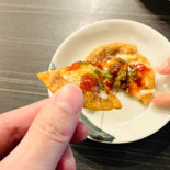 茶色い、柔らかい…ピ、ピザ！？醤油風味！？「ふふふ、この生地は…」