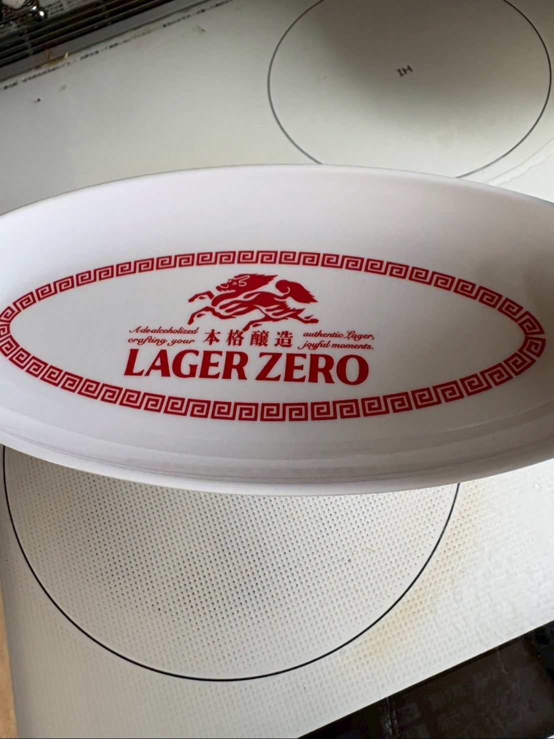 プラスチックと言うか…セラミックみたいなしっかりした物でした。