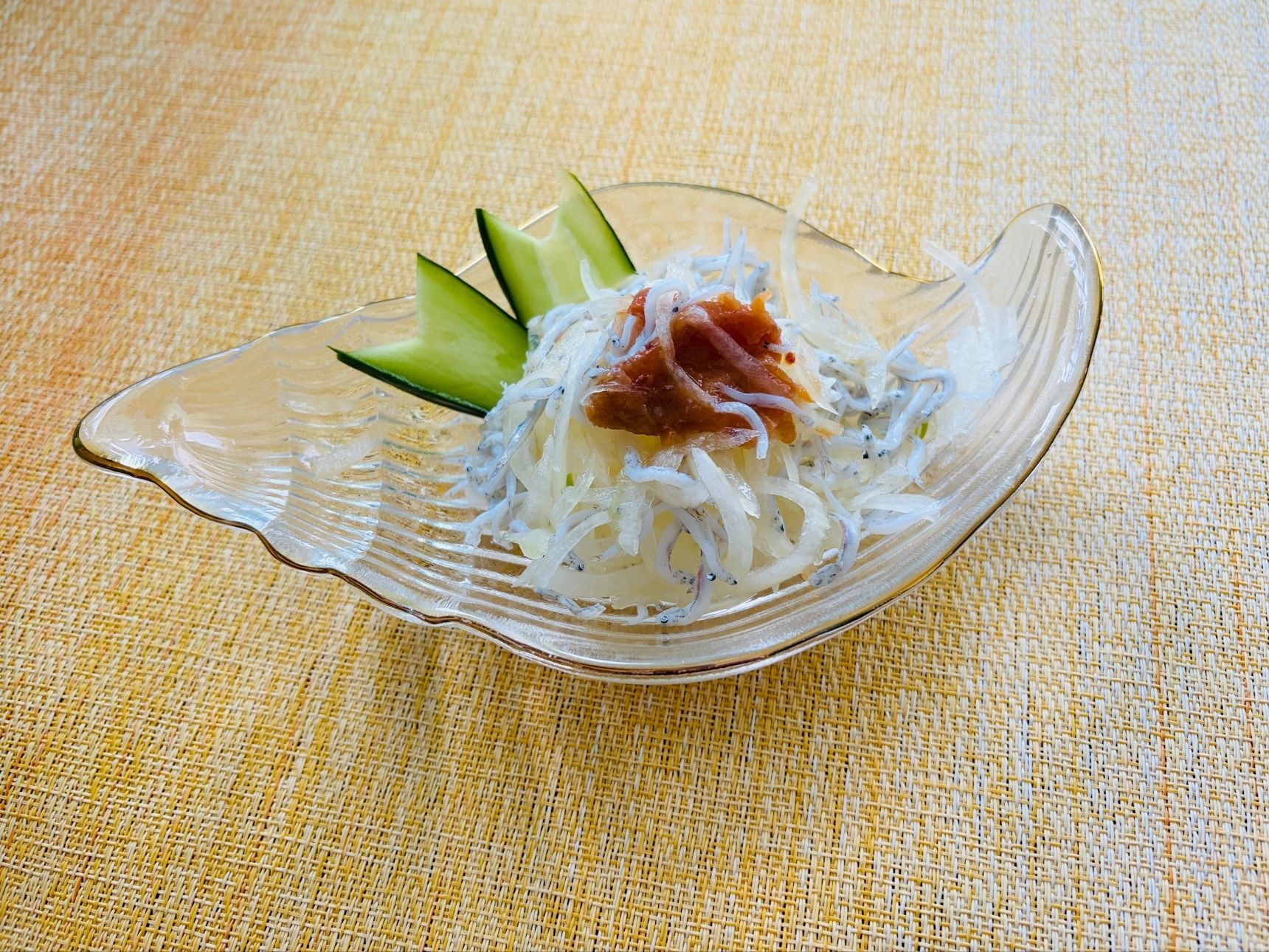 新玉ねぎと釜揚げしらすの梅肉和え