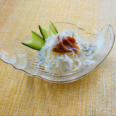 新玉ねぎと釜揚げしらすの梅肉和え