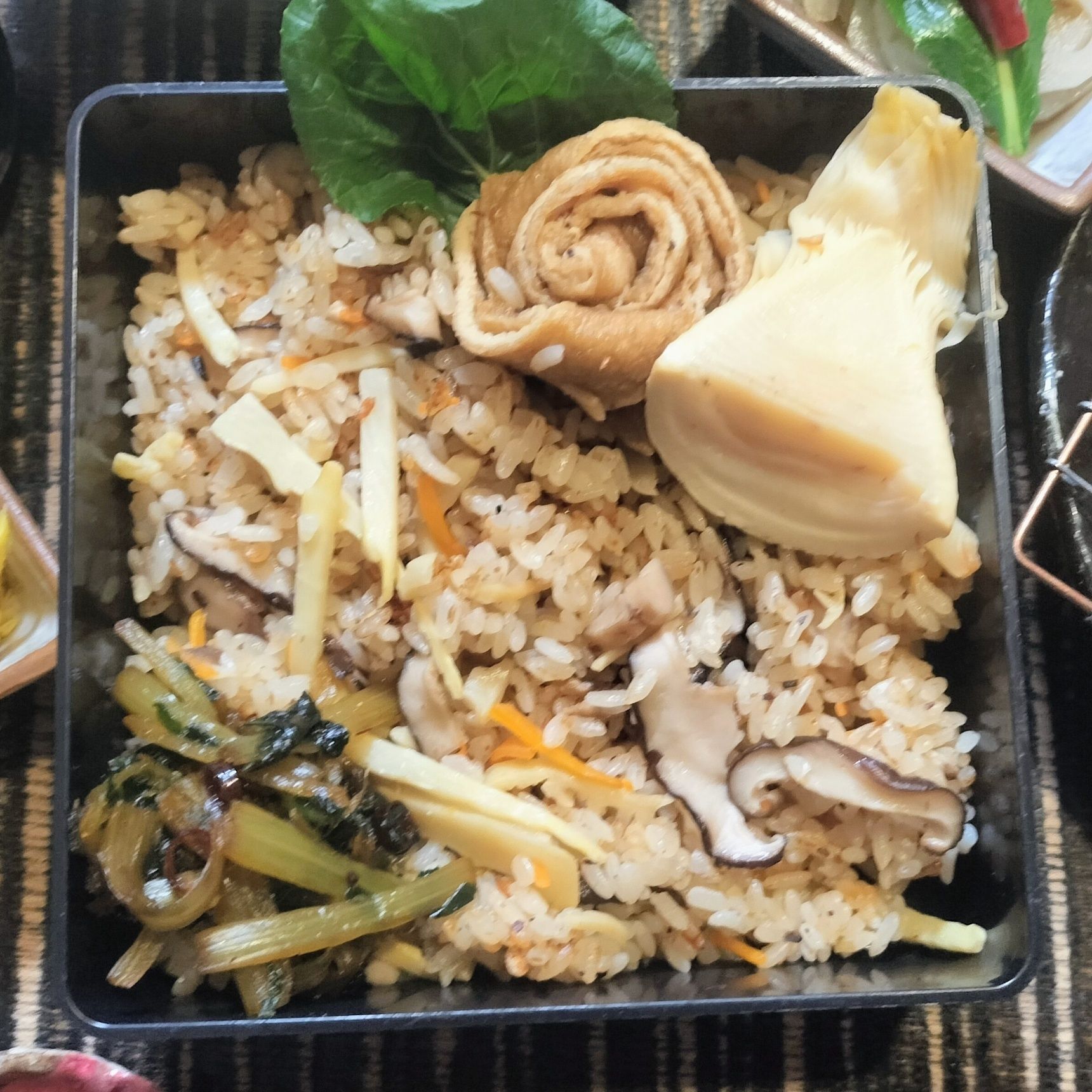 たけのこご飯の付け合わせ！1つの鍋に順番に調味料と具材を足して3品！