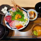 海の宝石丼！生の海老！デカすぎ〜
