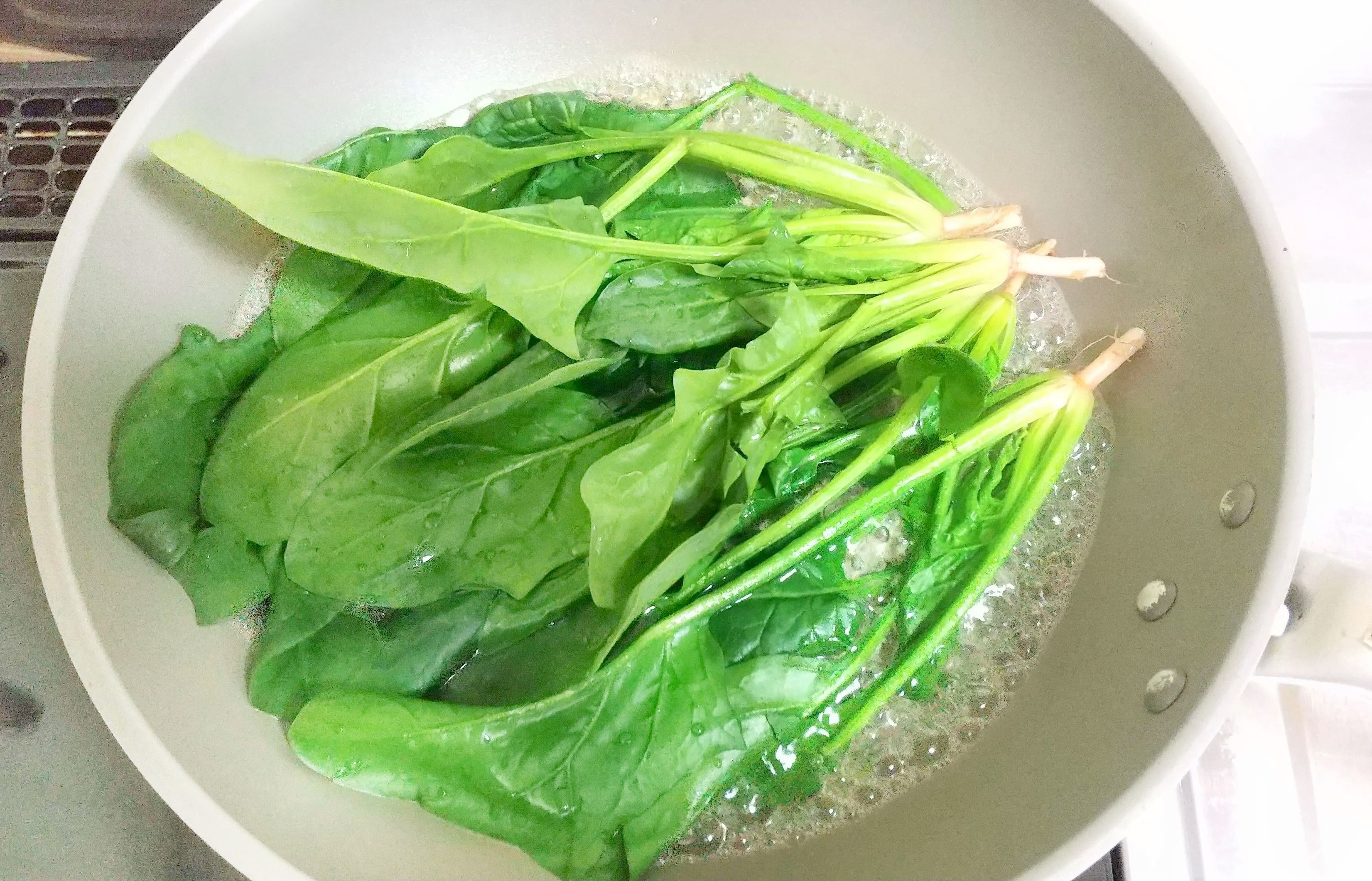 お湯ちょっとでOKな〈爆速ゆで術〉を習得してみた！ほうれん草だけじゃない→卵やパスタも断然時短に♪