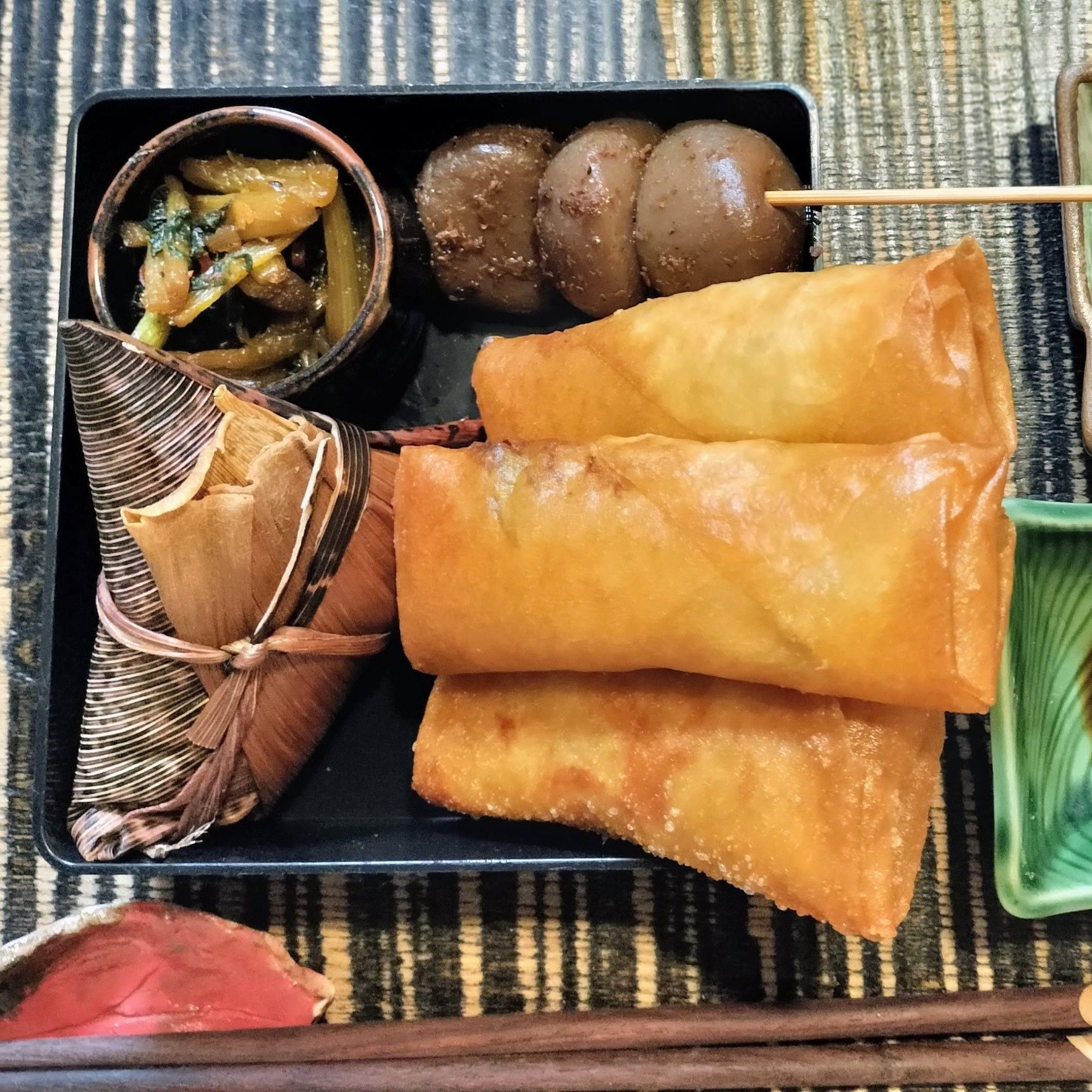 絶品！中華風海老春巻き！絶対このタレ！具材は生のまま皮で包みます！春巻きのタレ！