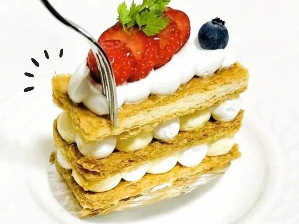 ミルフィーユを崩さずキレイに食べる方法。もうお皿からボロボロこぼすこともなくなりますよ♪