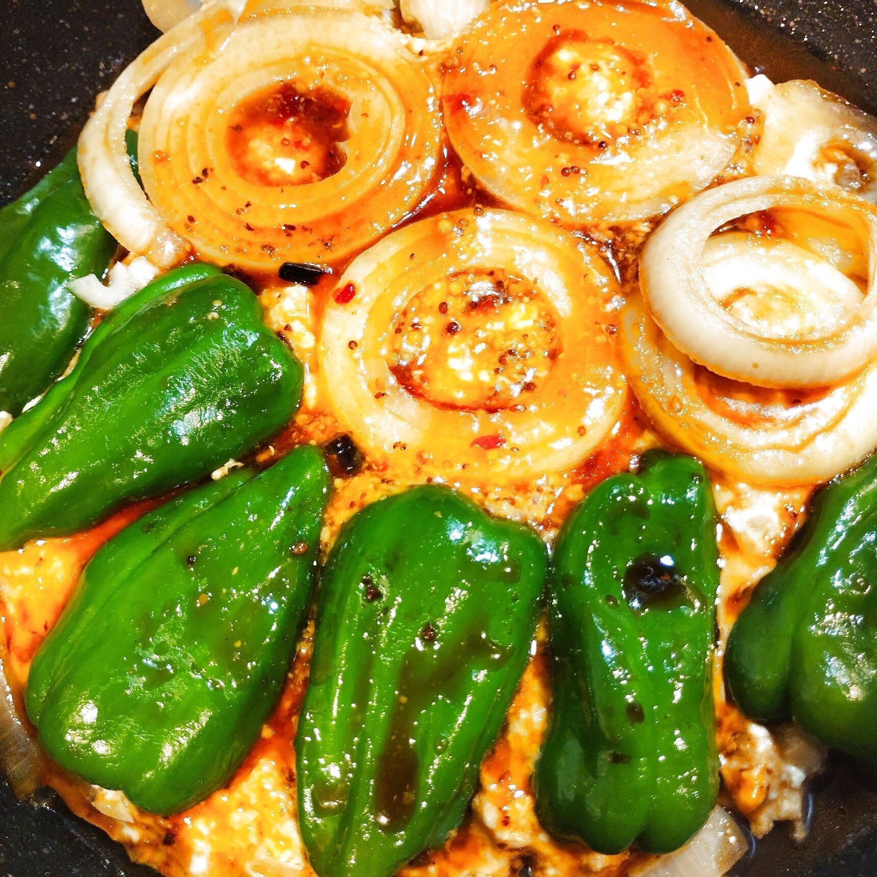 【フライパンで簡単調理！】玉ねぎとピーマンの肉詰めナイ！