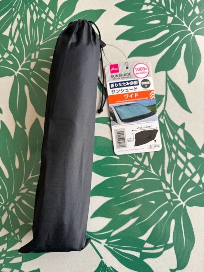 ダイソーのパッと開くだけで設置、車の「日差し対策」